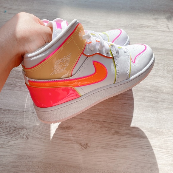 Nike Air Jordan AJ 1 mid glow - Picture 9 of 14